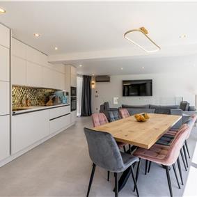 4 bedroom villa with heated pool and sea view in Vinišće, sleeps 8